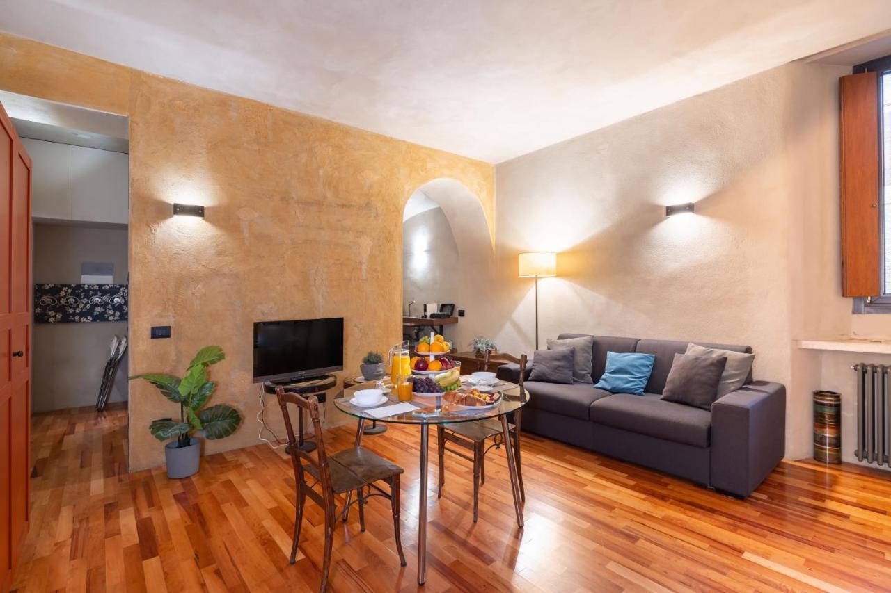 Il Garbo Apartments And Suite เวโรนา ภายนอก รูปภาพ